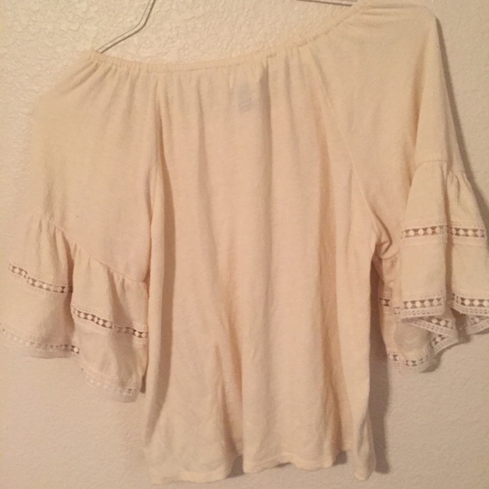 •Boho Cream Ruffled Blouse• - Picture 2 of 5